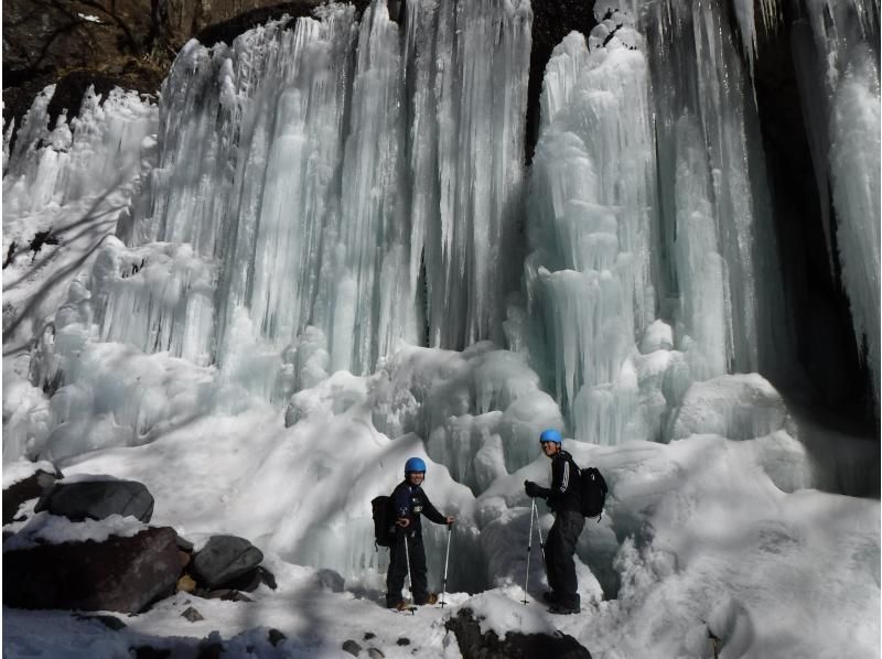 【栃木・日光】足に自信ありの方はこちら！？絶景の氷の世界を求めて！雲竜渓谷アイスワールドツアーの紹介画像