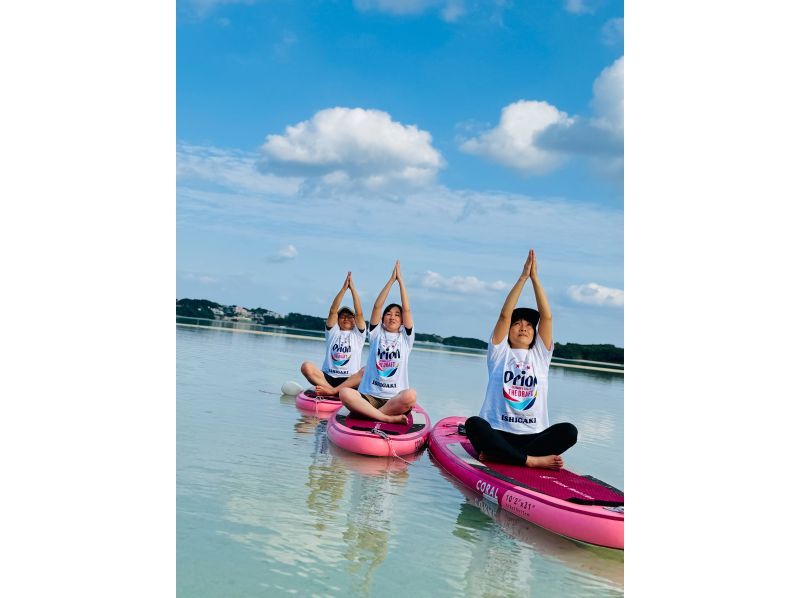 ★Student discount★ [New ocean activity!?] The ultimate relaxation awaits with SUP yoga☆Beginners welcome☆Blissful time floating in the blue ocean of Ishigaki! Have a special time on Ishigaki Island♪の紹介画像