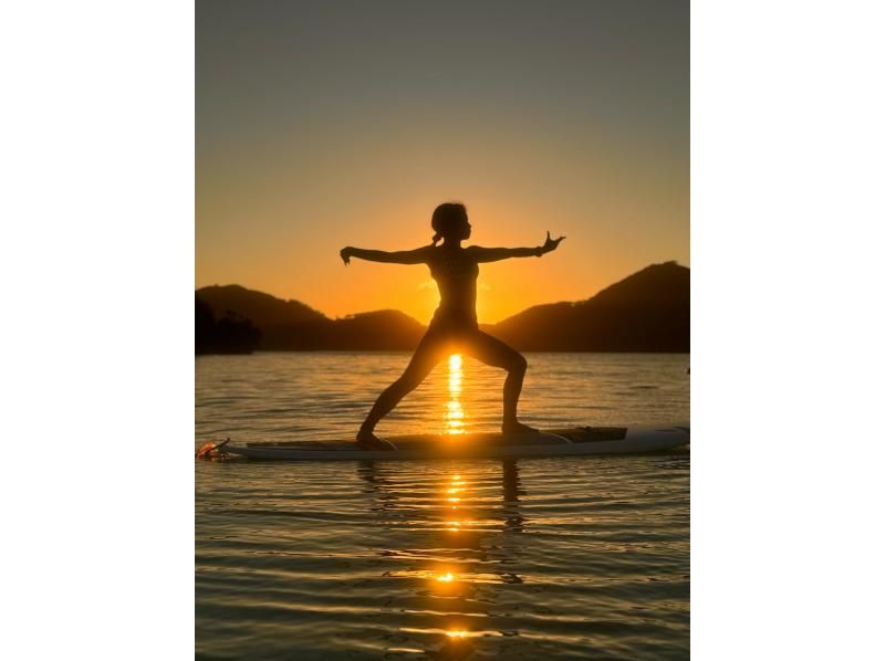 ANA誌掲載【海の新アクティブティ!?】究極の癒しが待つSUPヨガ☆初心者大歓迎☆石垣ブルーの海で浮かぶ至福の時間!特別なひとときを♪の紹介画像