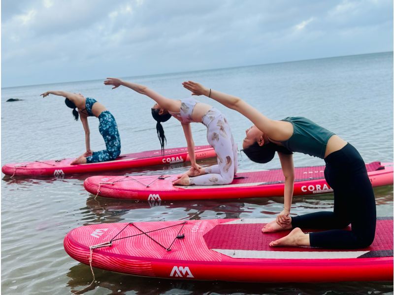 ANA誌掲載【海の新アクティブティ！？】究極の癒しが待つSUPヨガ☆初心者大歓迎☆石垣ブルーの海で浮かぶ至福の時間！特別なひとときを♪の紹介画像