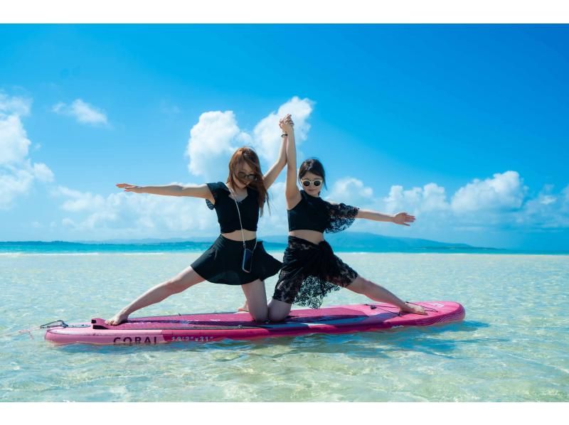 ANA誌掲載【海の新アクティブティ！？】究極の癒しが待つSUPヨガ☆初心者大歓迎☆石垣ブルーの海で浮かぶ至福の時間！特別なひとときを♪の紹介画像