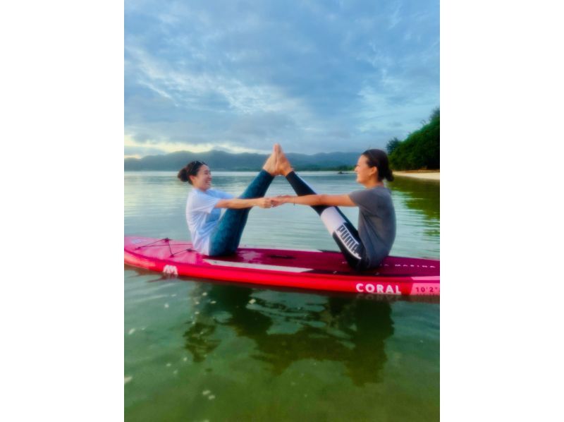 ANA誌掲載【海の新アクティブティ!?】究極の癒しが待つSUPヨガ☆初心者大歓迎☆石垣ブルーの海で浮かぶ至福の時間!特別なひとときを♪の紹介画像