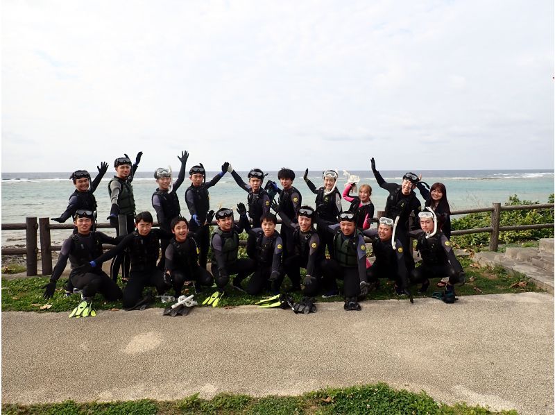 【沖縄 糸満から約15分｜団体割プラン】海のテーマパーク・天然水族感でウミガメ＆100種以上の生物探索シュノーケリング｜送迎可｜初心者大歓迎の紹介画像