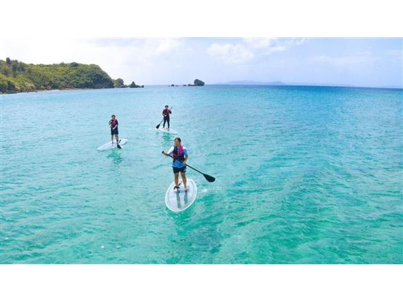 [Okinawa, Tsuken Island] Enjoy the vast ocean with Clear Sap! A relaxing plan to sail through the crystal clear water!の紹介画像