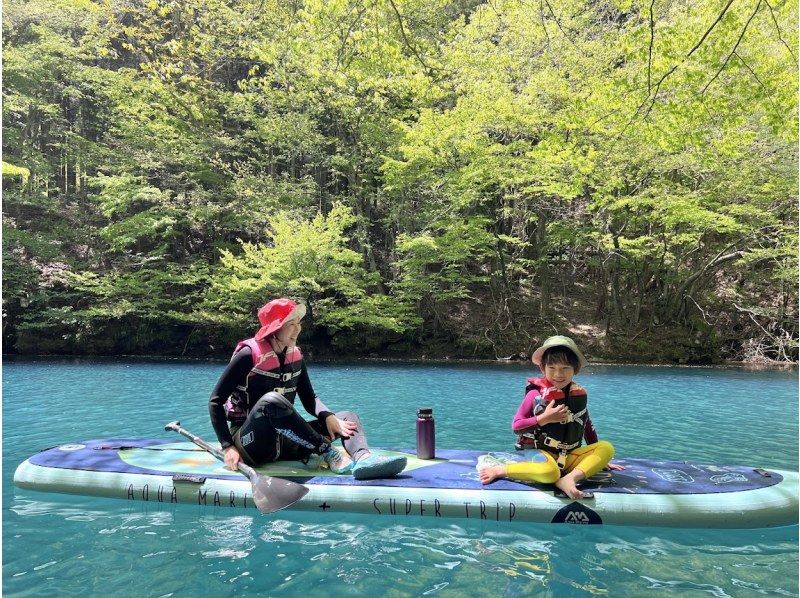 【群馬・四万温泉】人気の四万湖でサップ体験！ 2人乗りタンデムSUPレンタルツアーの紹介画像