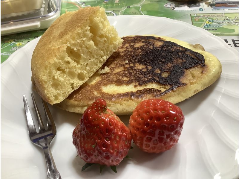 【鳥取・大山】スノーシューで雪遊び＆キッチンストーブでぐりとぐらのパンケーキ作り　寒い冬の森の中でも元気にあったかく遊ぶスノーシュープランの紹介画像