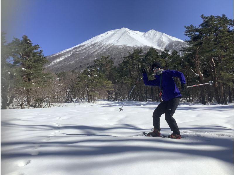 【鳥取・大山】スノーシューで雪遊び＆キッチンストーブでぐりとぐらのパンケーキ作り　寒い冬の森の中でも元気にあったかく遊ぶスノーシュープランの紹介画像