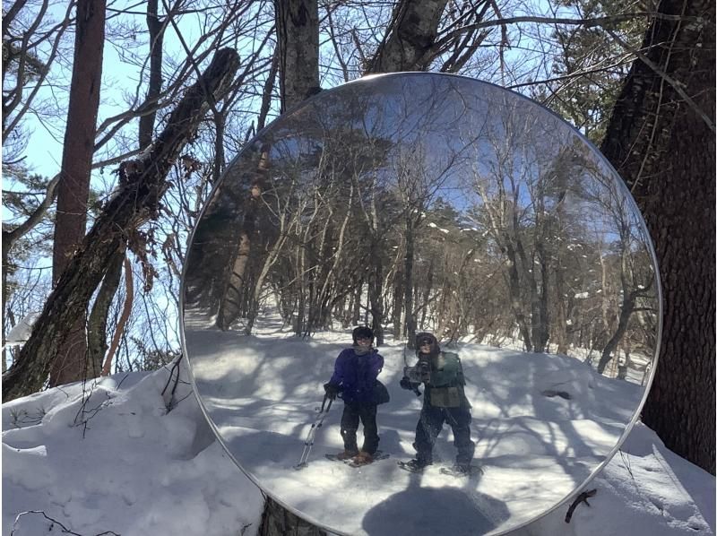 【鳥取・大山】スノーシューで雪遊び＆キッチンストーブでぐりとぐらのパンケーキ作り　寒い冬の森の中でも元気にあったかく遊ぶスノーシュープランの紹介画像