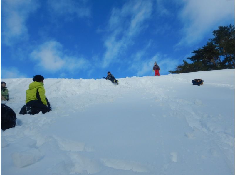 【鳥取・大山】スノーシューで雪遊び＆キッチンストーブでぐりとぐらのパンケーキ作り　寒い冬の森の中でも元気にあったかく遊ぶスノーシュープランの紹介画像