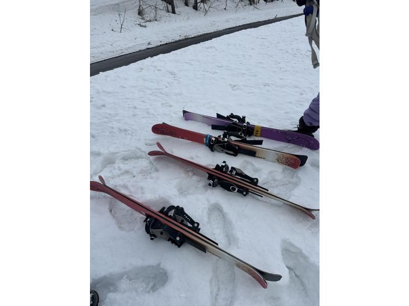 【北海道・余市】幻想的な雪景色と余市ワインを五感で堪能♪ ワイナリースノーハイク・余市産ワイン試飲&スノーウェアもレンタル無料！の紹介画像