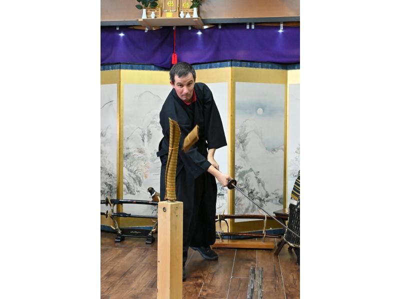 【OsakaCastle】 Experience the Samurai Sword Cutting Experienceの紹介画像