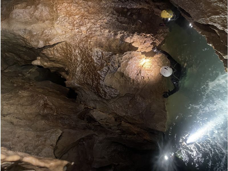 【岡山・新見】恐るべし深さの漆黒の地下水脈に飛び込み、泳ぐ！岡山ケイブスイミングの紹介画像