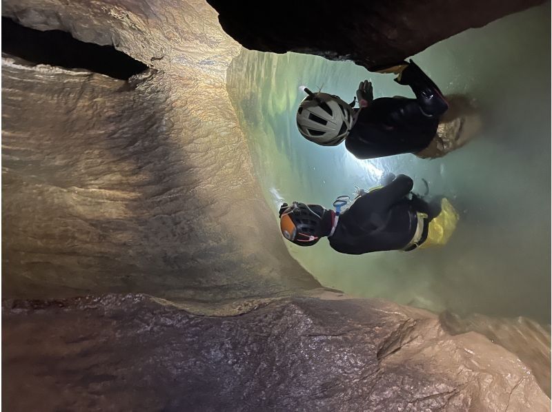 【岡山・新見】恐るべし深さの漆黒の地下水脈に飛び込み、泳ぐ！岡山ケイブスイミングの紹介画像