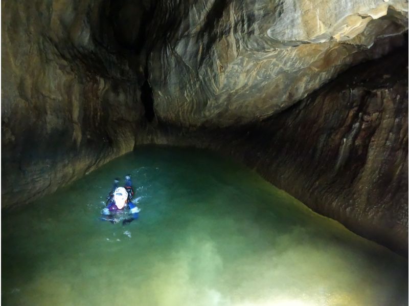 【岡山・新見】恐るべし深さの漆黒の地下水脈に飛び込み、泳ぐ！岡山ケイブスイミングの紹介画像