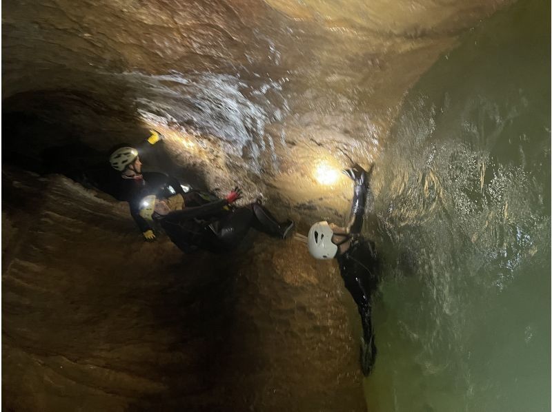 【岡山・新見】恐るべし深さの漆黒の地下水脈に飛び込み、泳ぐ！岡山ケイブスイミングの紹介画像