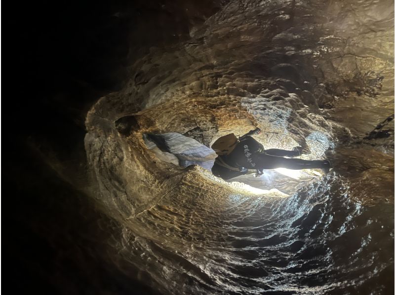 【岡山・新見】恐るべし深さの漆黒の地下水脈に飛び込み、泳ぐ！岡山ケイブスイミングの紹介画像