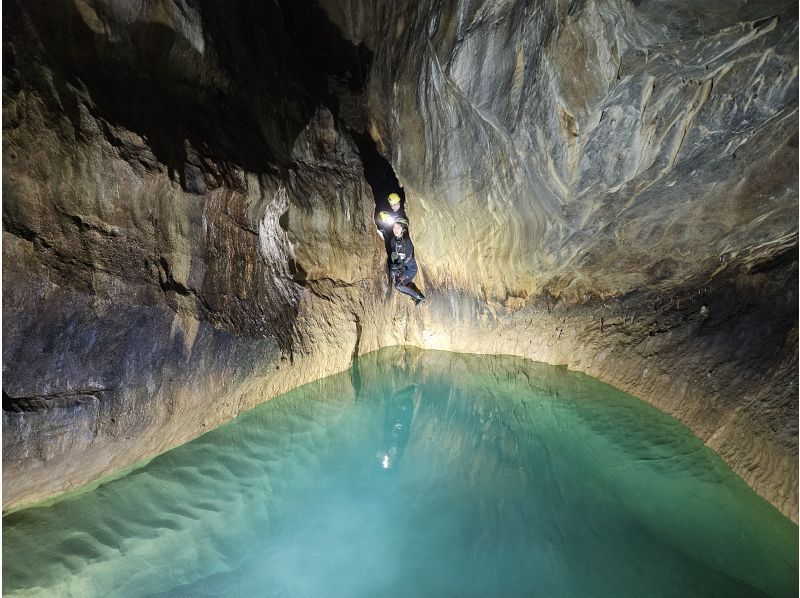 【岡山・新見】恐るべし深さの漆黒の地下水脈に飛び込み、泳ぐ！岡山ケイブスイミングの紹介画像