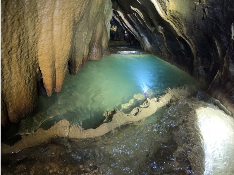 【岡山・新見】恐るべし深さの漆黒の地下水脈に飛び込み、泳ぐ！岡山ケイブスイミングの紹介画像