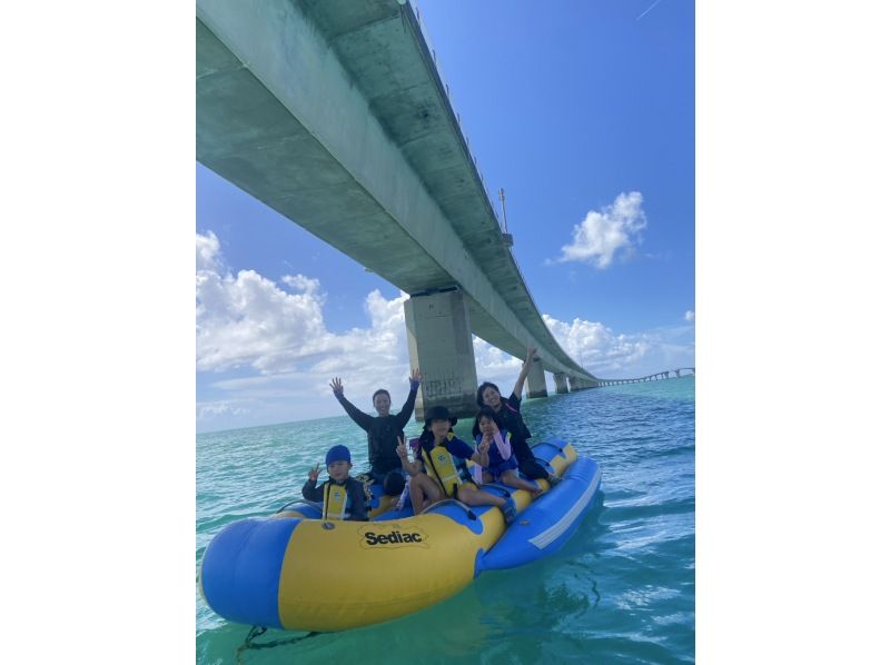 [Okinawa, Miyakojima] Enjoy with a large group! The classic banana boat, unlimited rides for 30 minutes!の紹介画像