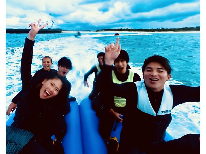 [Okinawa, Miyakojima] Enjoy with a large group! The classic banana boat, unlimited rides for 30 minutes!の紹介画像