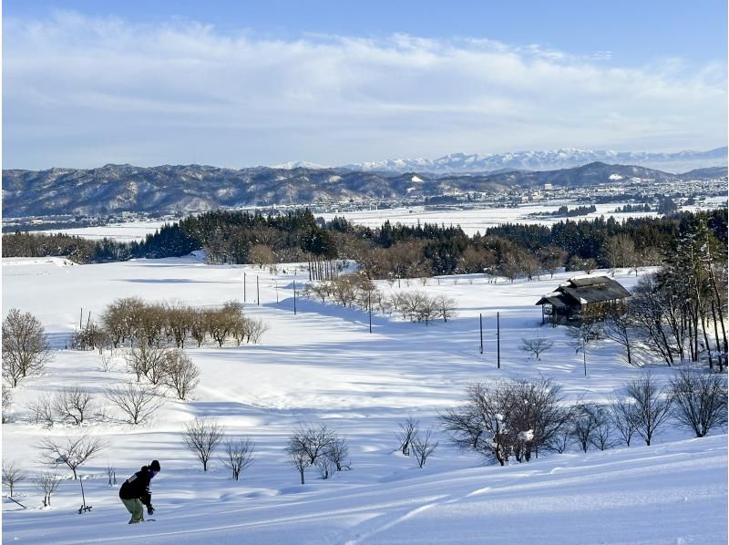 [Yamagata/Nagai] Let's go to the snowy mountains! Snowshoe hike and snowboard ride tourの紹介画像