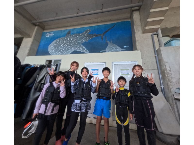 [Okinawa • Yomitan Village] Whale shark tour Private snorkel tour 1 group private plan with exclusive guideの紹介画像