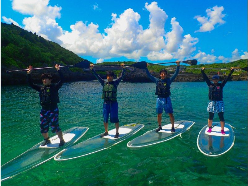 【沖縄・宮古島】大人気のクリアSUP体験～海の上から海中探検！防水スピーカー無料貸出