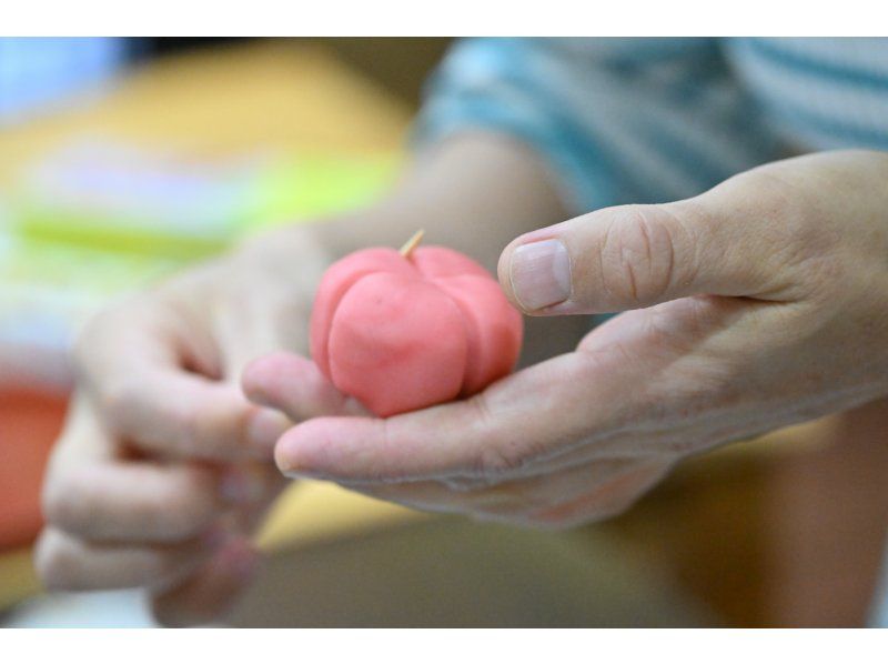 Learn Zen in a class of making Japanese sweets and Tea ceremony kimonoの紹介画像