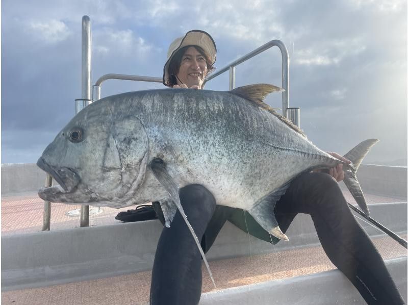 【沖縄・小浜島】沖縄の海でルアーフィッシング！1日じっくり遠征便！アイランドホッピングも可能です！1日コース