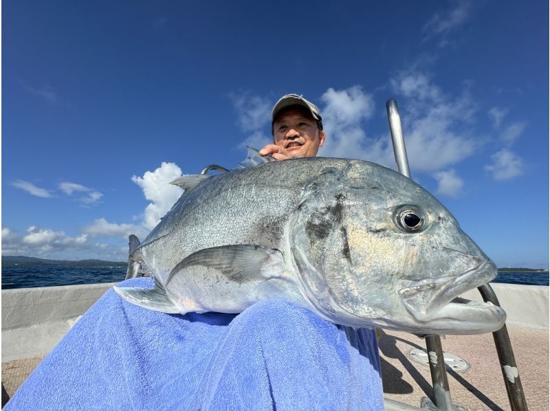 【沖縄・小浜島】沖縄の海でルアーフィッシング！チャーターで家族・グループ思いっきり楽しみましょう！半日コースの紹介画像