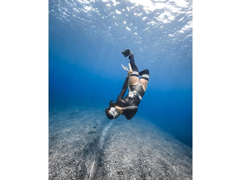 [Miyakojima] Private tour for one group! Skin diving <Photo course / 2.5 hours> ★Professional photographer selection + photo editing fee includedの紹介画像