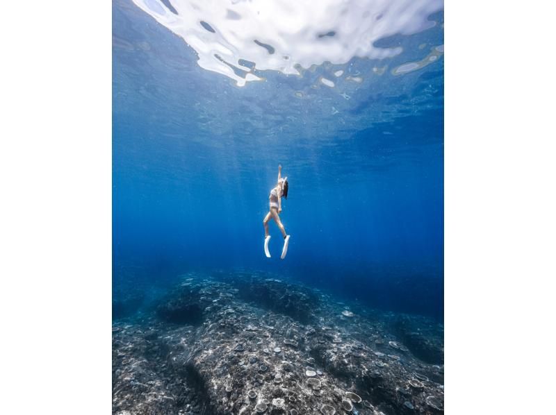 [Miyakojima] Private tour for one group! Skin diving <Photo course / 2.5 hours> ★Professional photographer selection + photo editing fee includedの紹介画像