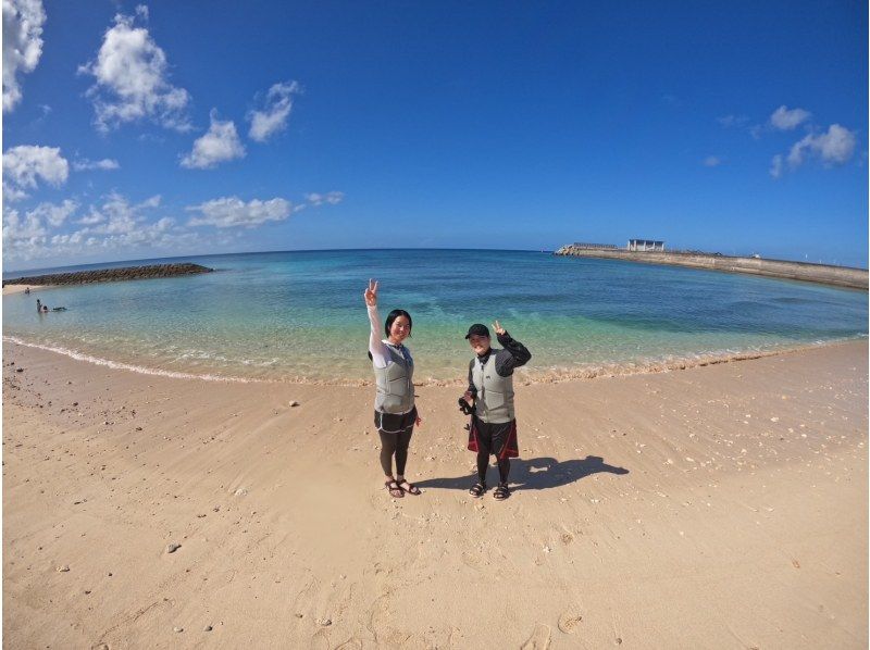 [Okinawa, Yomitan Village] Beginners welcome! One group fully reserved, free photos! Secret Beach SUP & Snorkeling Tour! Make the best memories in the beautiful sea of the west coast ♪の紹介画像
