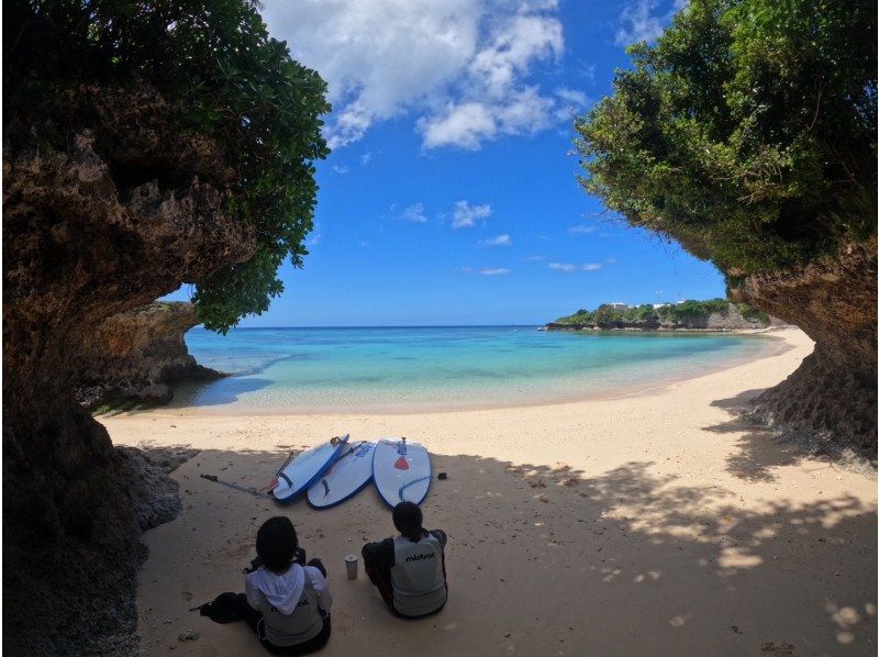 [Okinawa, Yomitan Village] Beginners welcome! One group fully reserved, free photos! Secret Beach SUP & Snorkeling Tour! Make the best memories in the beautiful sea of the west coast ♪の紹介画像