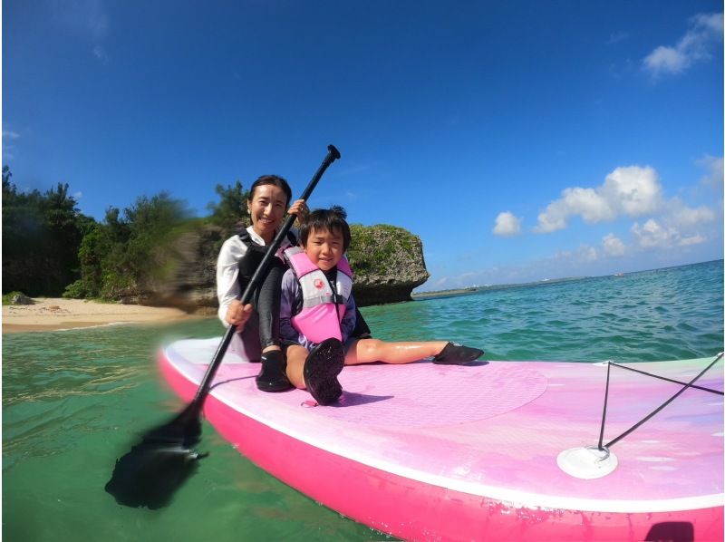 [Okinawa, Onna Village] Beginners are welcome! Private tour for one group! Onna Village SUP & Snorkel Tour! Make the best memories in the beautiful sea of the Blue Cave ♪の紹介画像