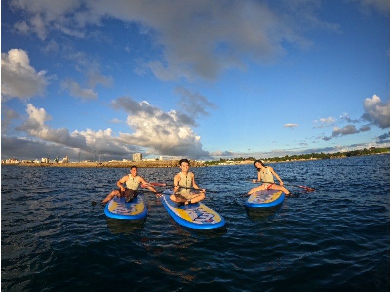 [Okinawa, Kadena] Beginners welcome! Private tour for one group! Sunset SUP tour! Make the best memories on Kadena's beautiful beach ♪の紹介画像