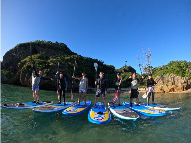 【沖縄・うるま市】初心者大歓迎！1組完全貸切！サンライズSUPツアー！東海岸の秘境ビーチで最高の思い出を作ろう♪の紹介画像