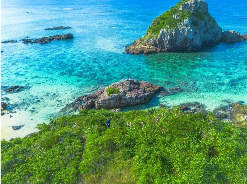 [Ishigaki Island / Private tour for 1 group] Hidden beach SUP & jungle exploration tour! Free 5.4K drone & high quality SLR photography included! Guided by a professional island photographer!の紹介画像