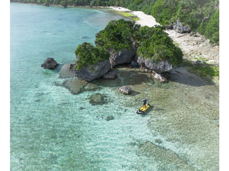 [Ishigaki Island / Private tour for 1 group] Hidden beach SUP & jungle exploration tour! Free 5.4K drone & high quality SLR photography included! Guided by a professional island photographer!の紹介画像