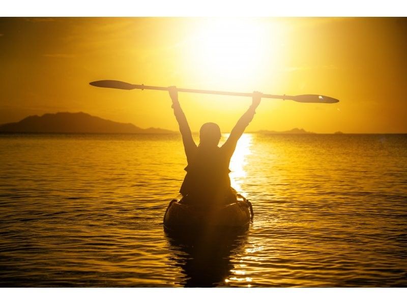 [Small group/SUP/canoe] Ishigaki Island's first! Superb sunset & mangrove drone/SLR photography included "Orange-tinted ocean and tropical rainforest" guided by a professional island photographerの紹介画像