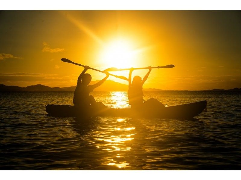 【少人数制/SUP・カヌー】２才〜可！極上サンセット＆マングローブドローン・一眼レフ撮影付『橙色に染まる海と熱帯雨林』島人プロカメラマン案内の紹介画像