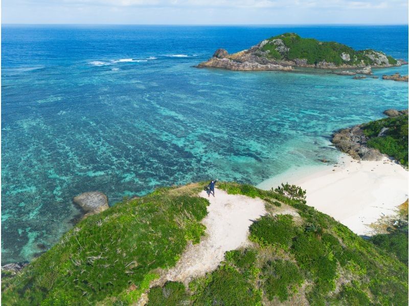 [Ishigaki Island / Private tour for 1 group] Hidden beach SUP & jungle exploration tour! Free 5.4K drone & high quality SLR photography included! Guided by a professional island photographer!の紹介画像