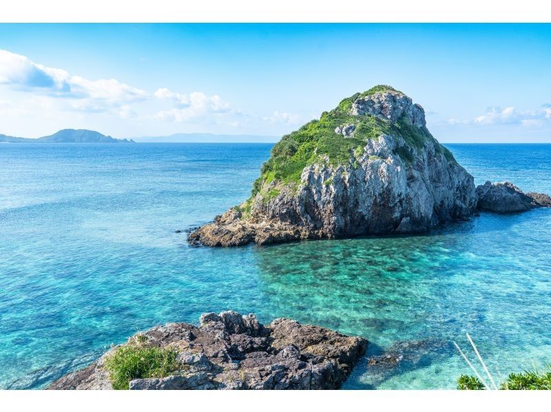 [Ishigaki Island / Private tour for 1 group] Hidden beach SUP & jungle exploration tour! Free 5.4K drone & high quality SLR photography included! Guided by a professional island photographer!の紹介画像