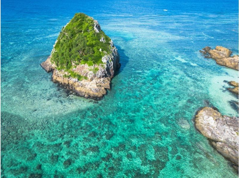 [Ishigaki Island / Private tour for 1 group] Hidden beach SUP & jungle exploration tour! Free 5.4K drone & high quality SLR photography included! Guided by a professional island photographer!の紹介画像