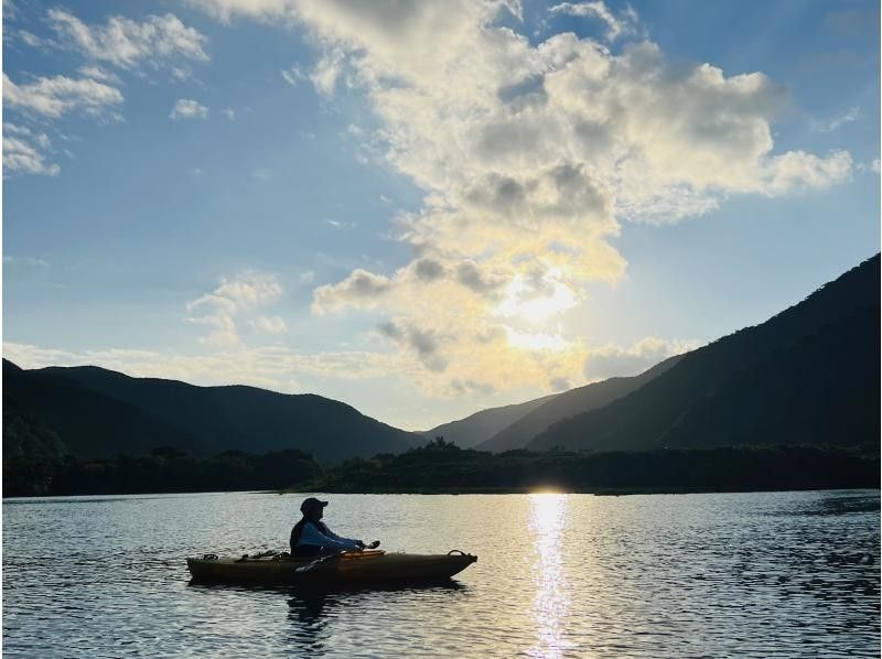 【奄美大島 / 1組様限定貸切案内】黄昏サンセットマングローブカヌーツアーの紹介画像