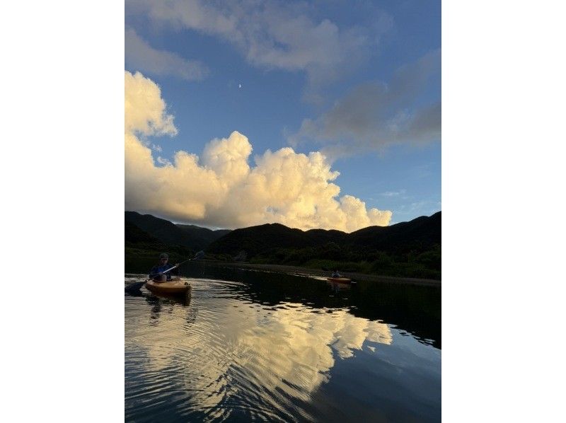 【奄美大島 / 1組様限定貸切案内】黄昏サンセットマングローブカヌーツアーの紹介画像