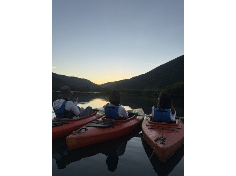 【奄美大島 / 1組様限定貸切案内】黄昏サンセットマングローブカヌーツアーの紹介画像