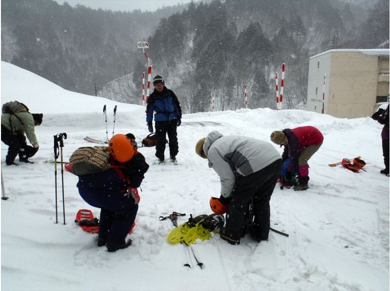 【福島・飯坂温泉】廃トンネルにできる氷の神殿を目指すスノーハイクの紹介画像