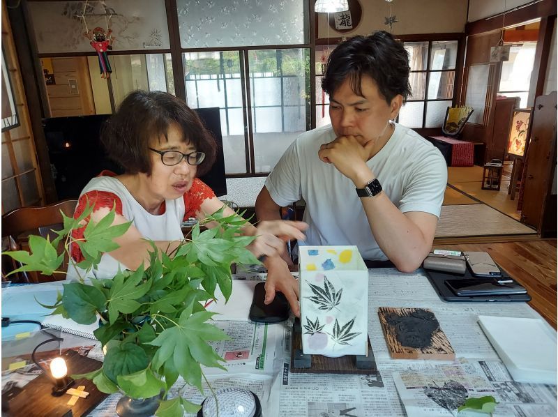 【岐阜県・高山市】築120年の息遣いを感じる古民家で飛騨の山中和紙を使った版画と行灯型のランプシェード作りの紹介画像