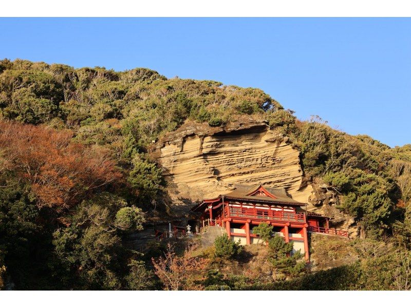 【千葉・館山】地元鮮魚店の貸切個室で特別ランチと崖観音＆漁港のまちガイドツアー！（市内ホテル送迎付き）の紹介画像